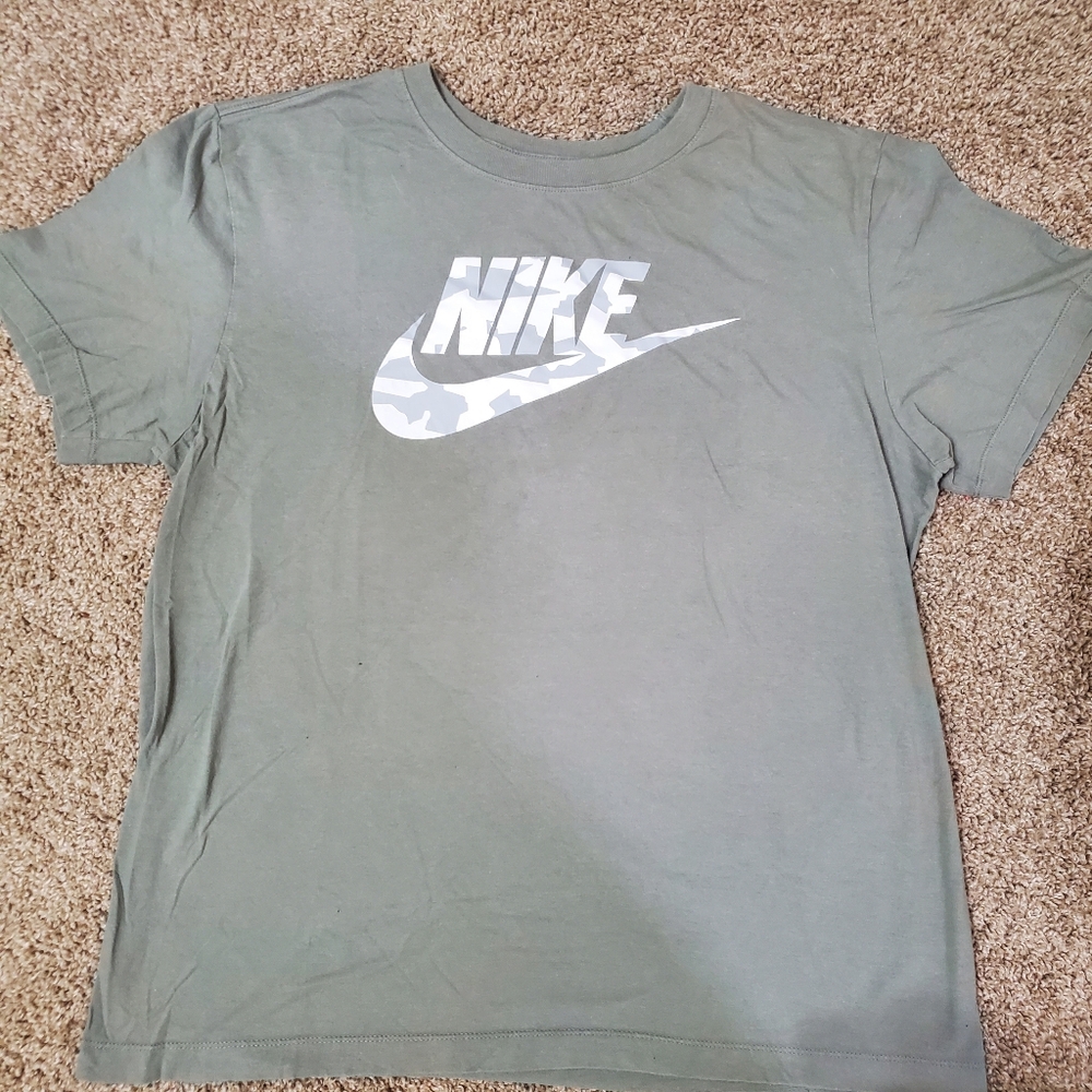 Nike Gray White Camo Short Sleeve Mend Shirt Size Large Summer Back To School